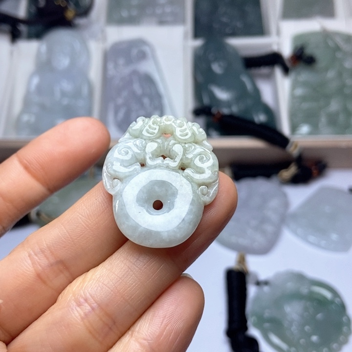 翡翠未镶嵌颈饰翡翠