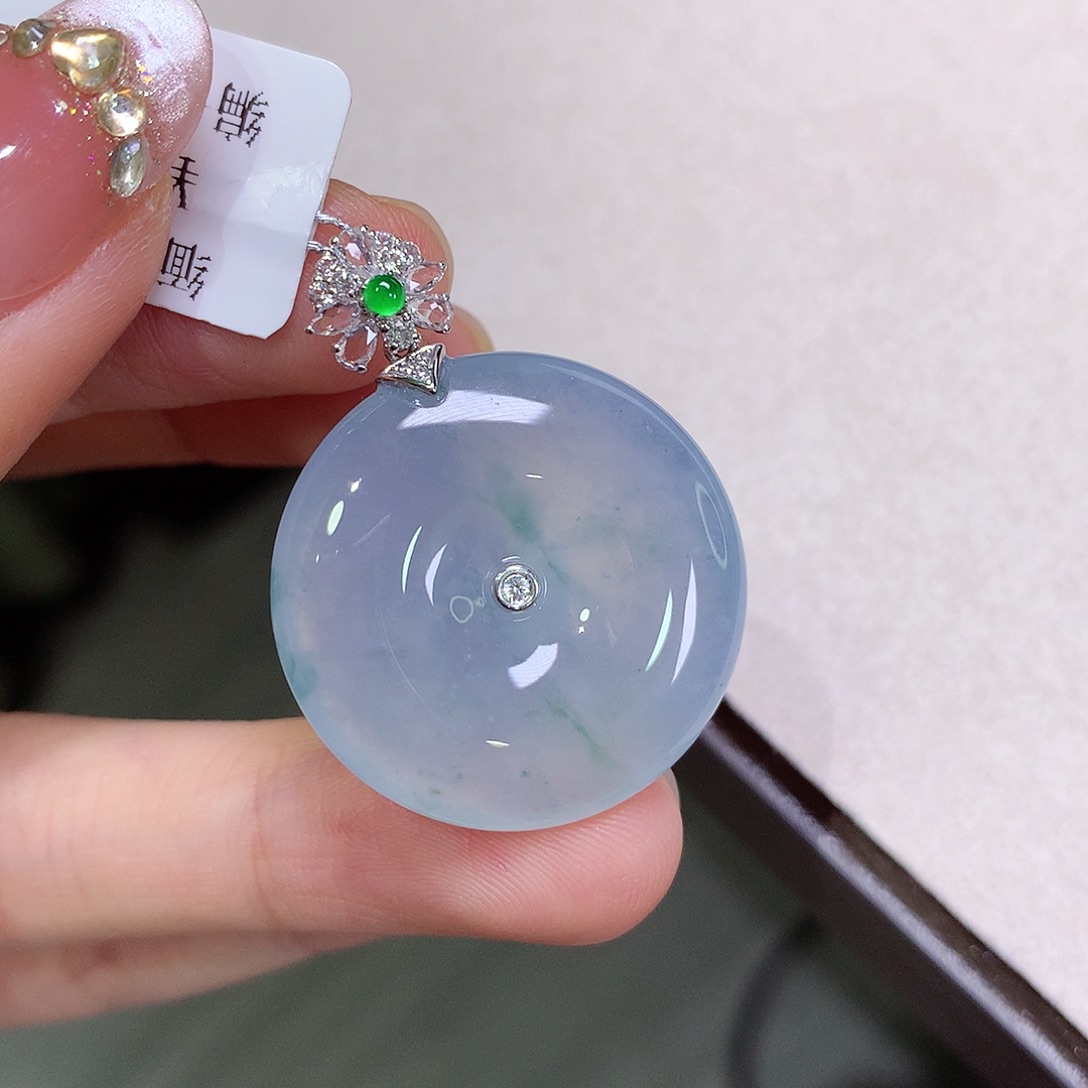 翡翠18K金镶嵌颈饰