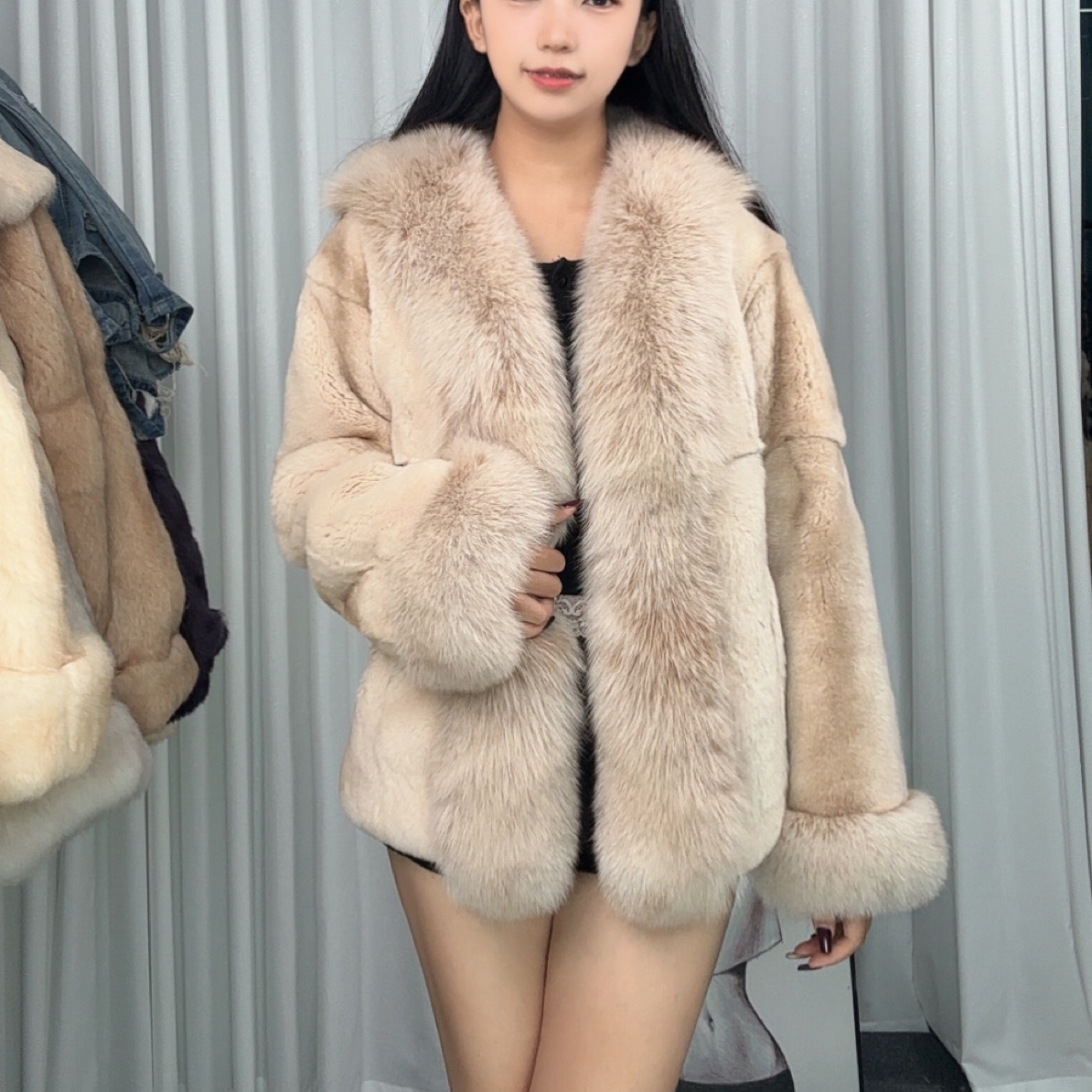 狐狸毛拼獭兔毛中长款女款气质网红轻奢皮毛一体
