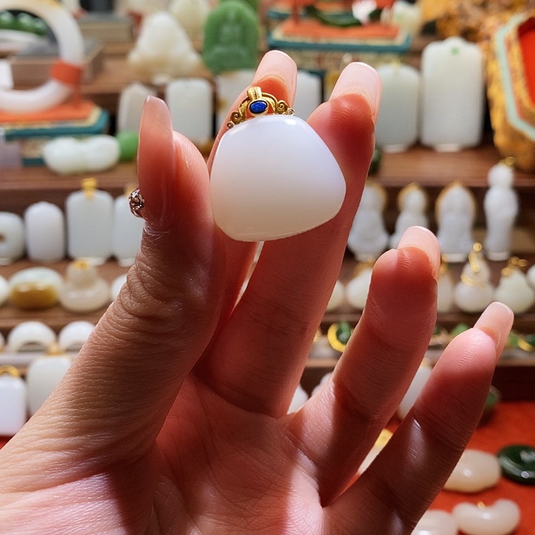 和田玉吊坠(不含链)18K金镶嵌