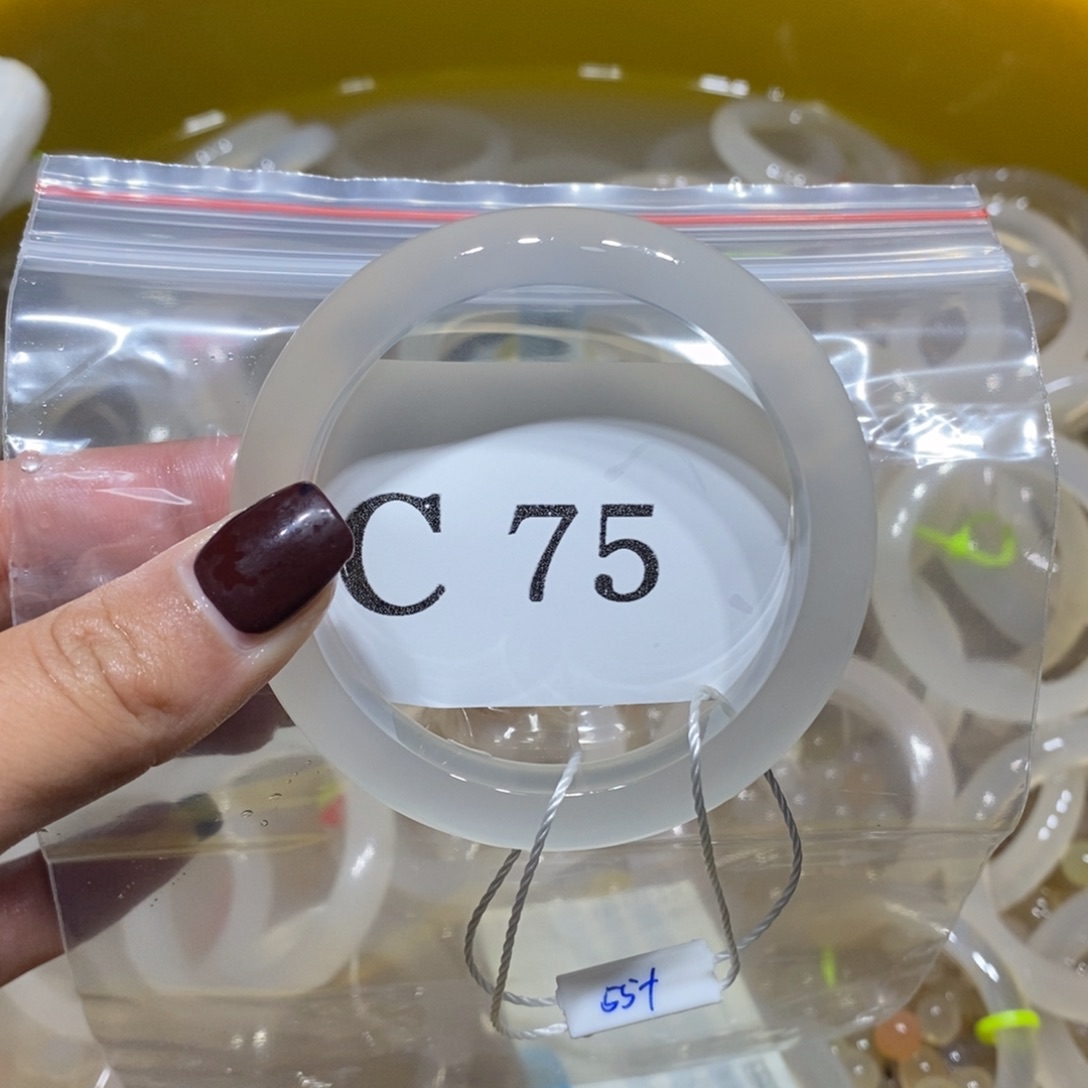 劉****玛瑙/玉髓未镶嵌手镯