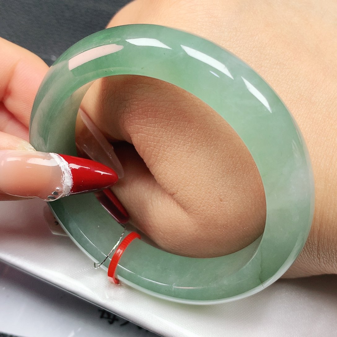 翡翠手镯未镶嵌53圈