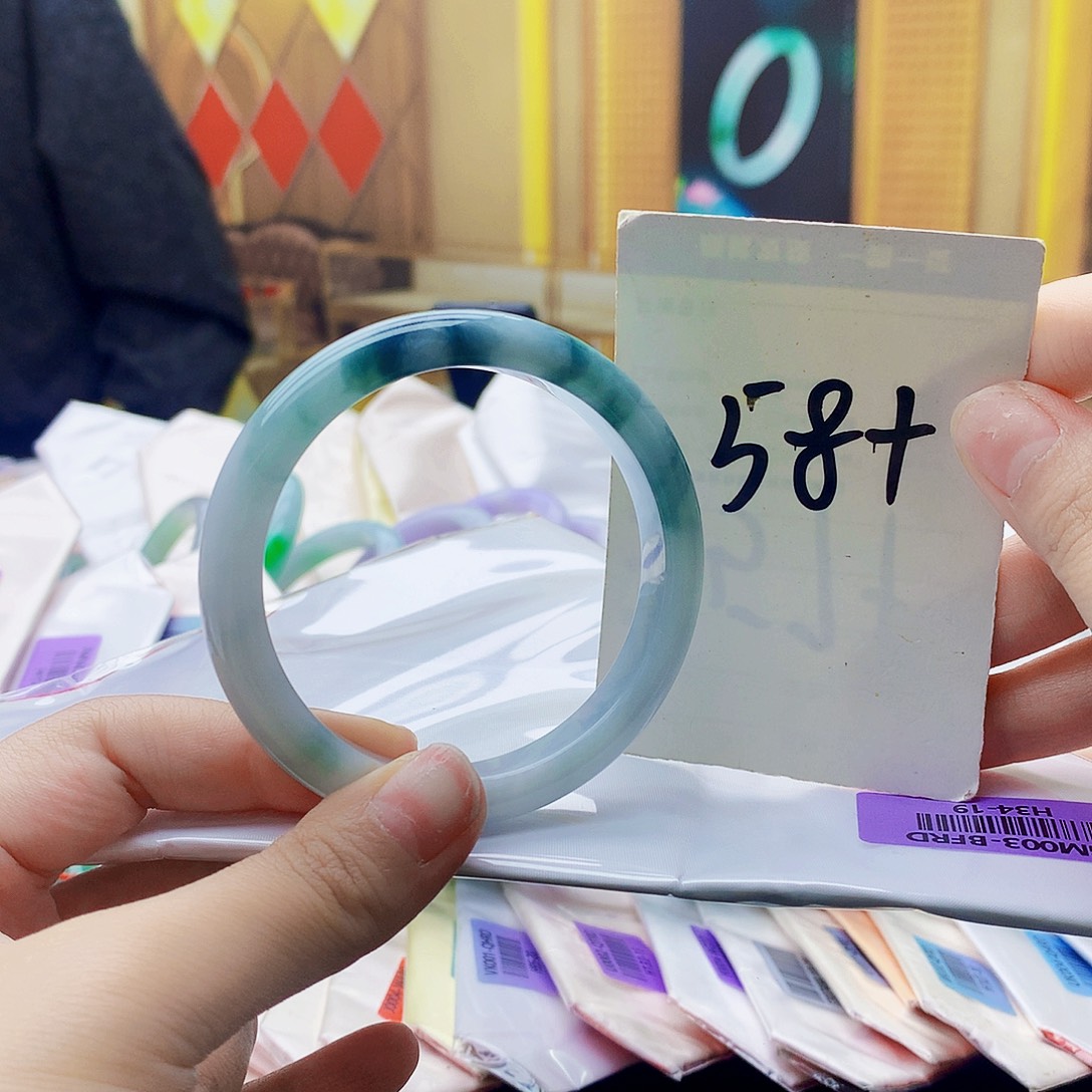 翡翠未镶嵌手镯99……