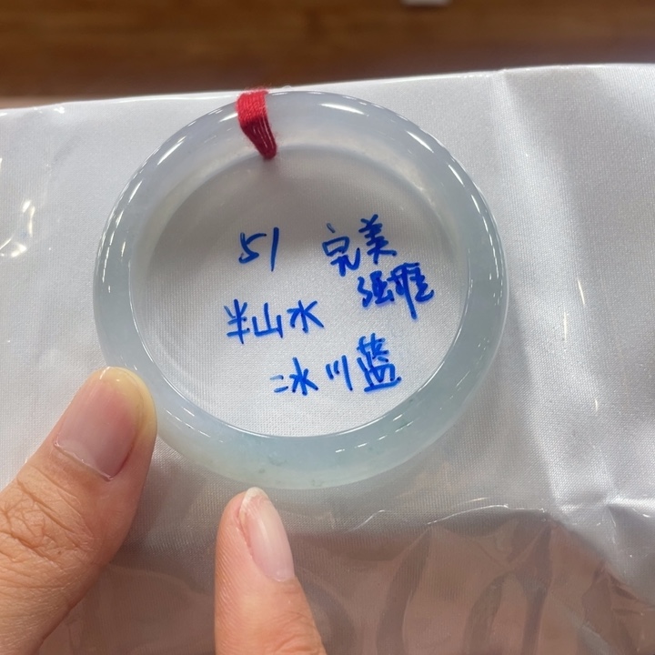 翡翠手镯未镶嵌翡翠