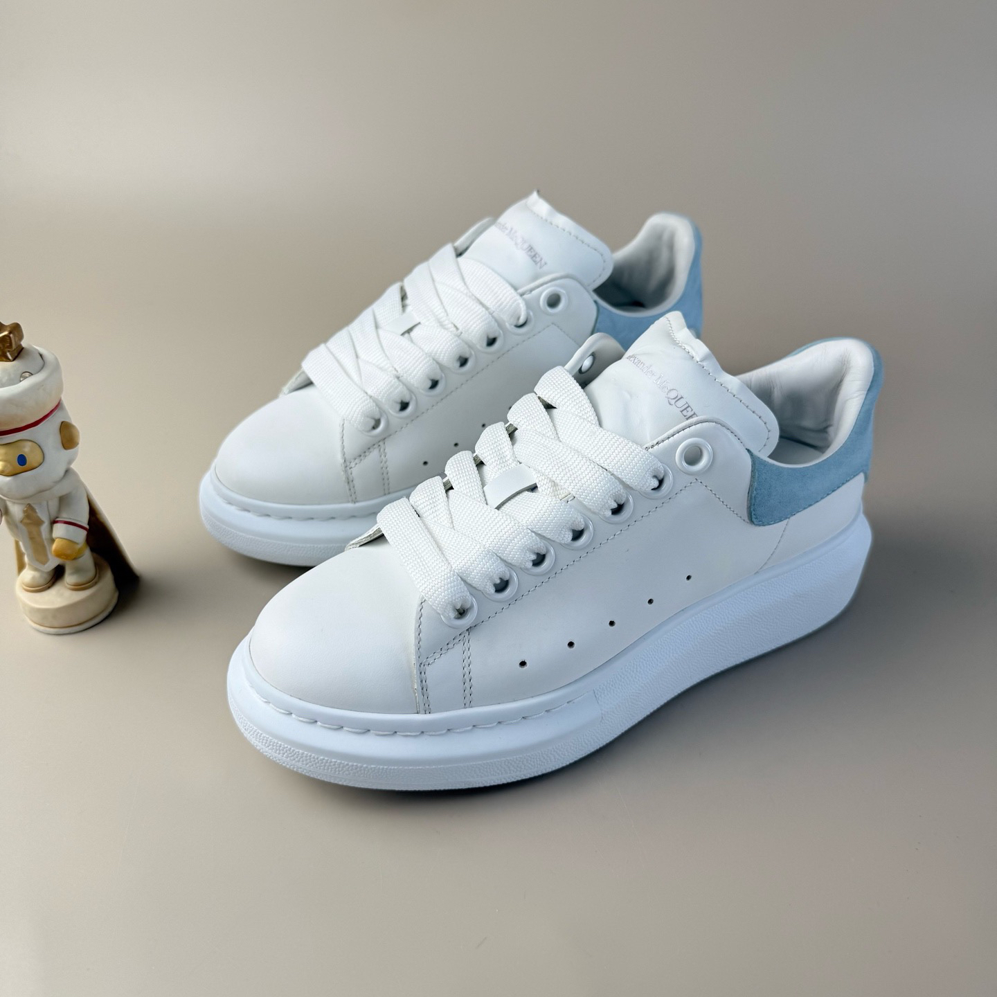 99新 Alexander McQueen/亚历山大·麦昆 天使蓝麂皮 35码 YLP3716