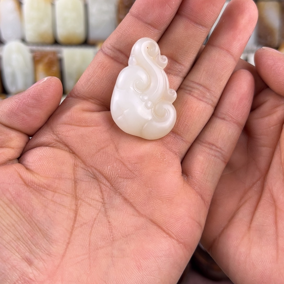 和田玉（糖玉）未镶嵌颈饰