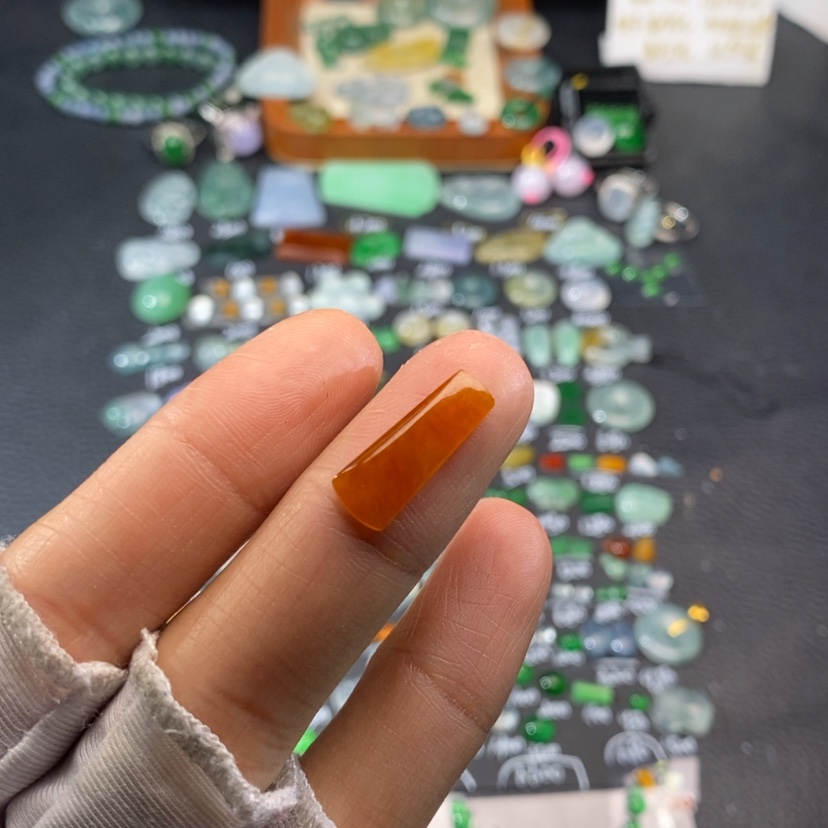 【闪购商品】翡翠挂件未镶嵌柱子