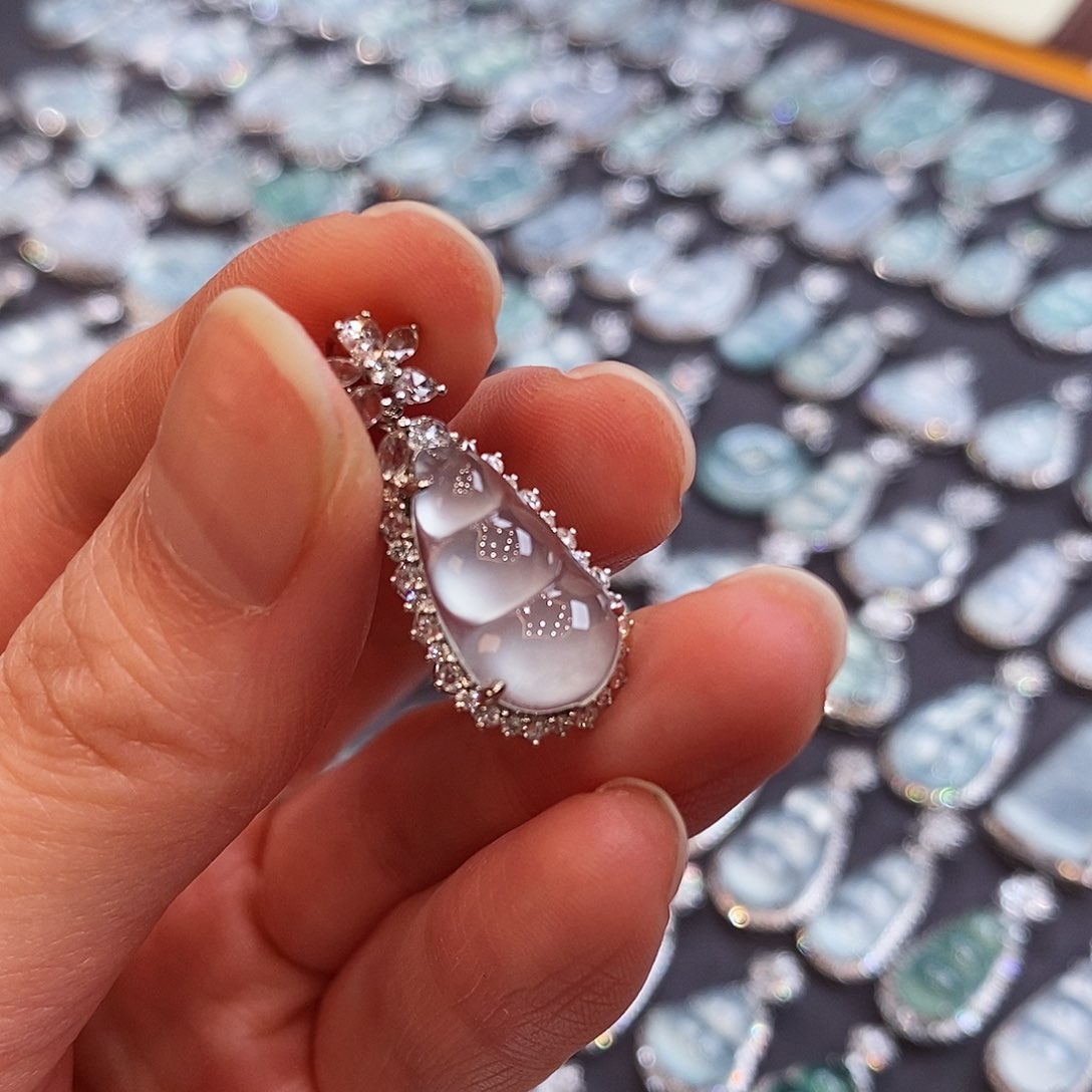 翡翠吊坠(赠链)18K金镶嵌