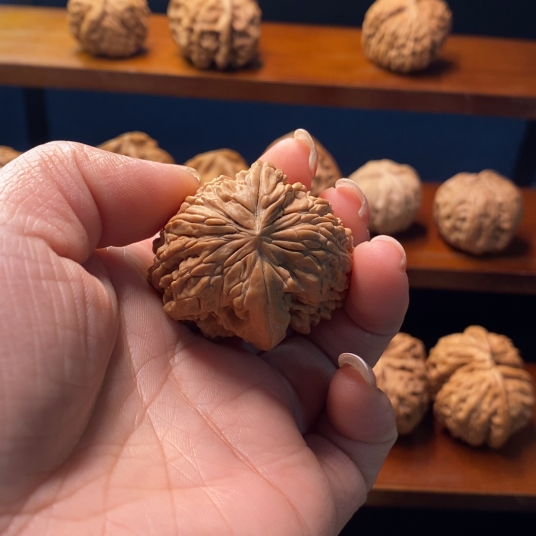 燃***坐文玩核桃吊坠暴雪