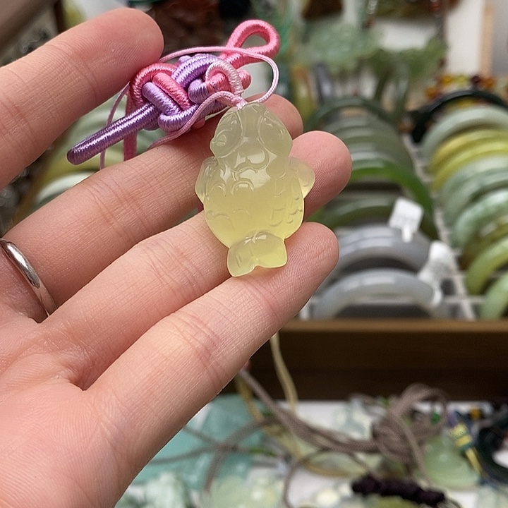 蛇纹石玉颈饰未镶嵌