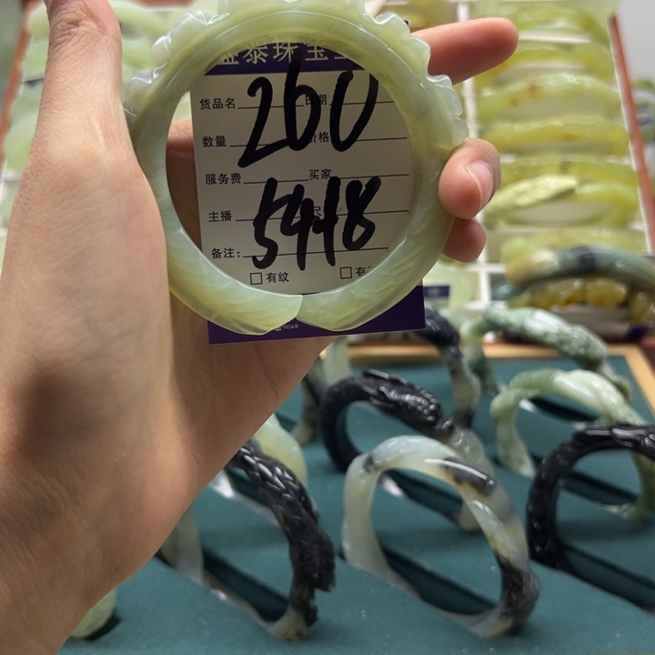 蛇纹石玉未镶嵌手镯