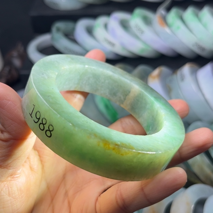 定制翡翠未镶嵌翡翠手镯