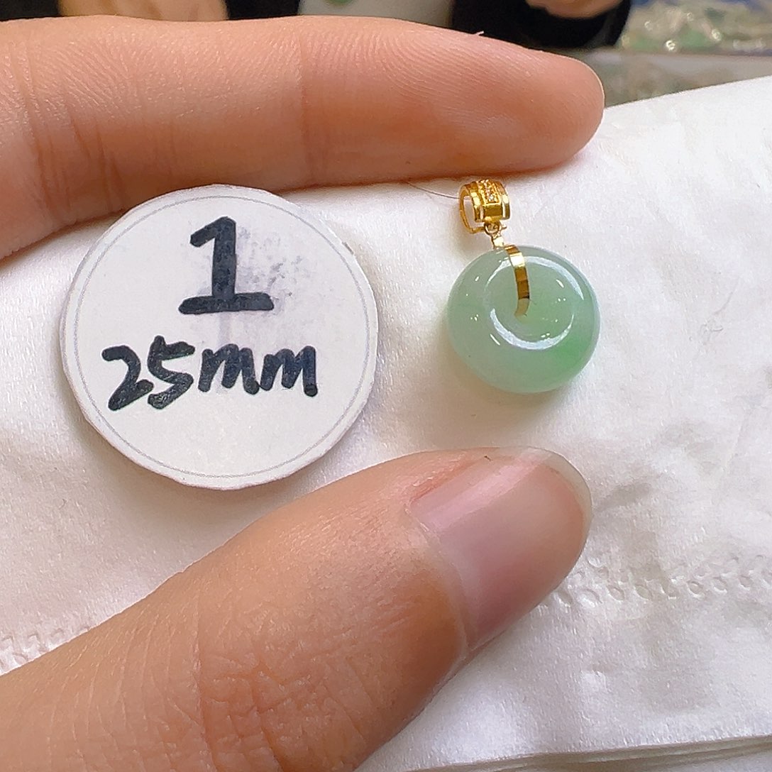 翡翠颈饰18K金镶嵌翡翠