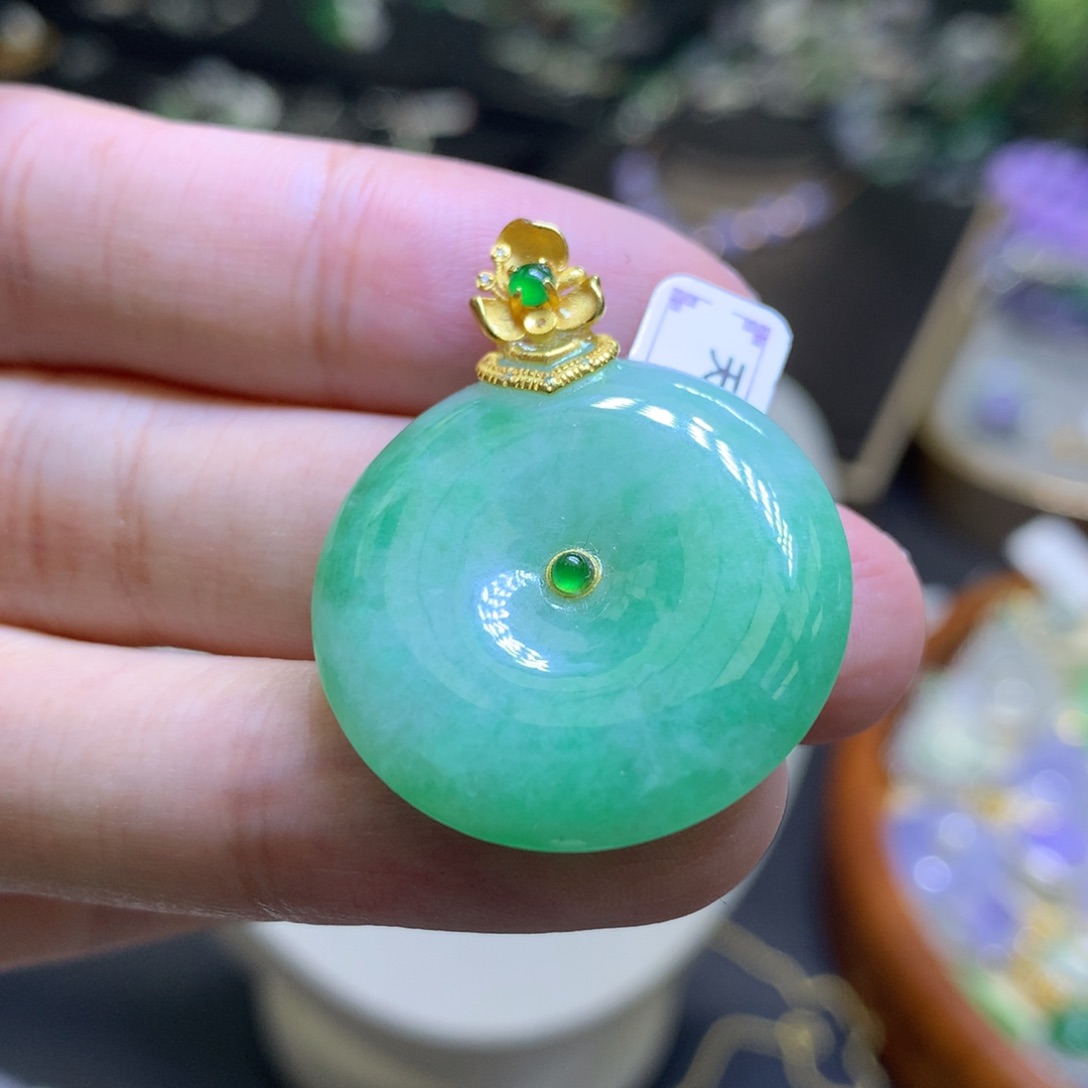 颈饰18K金镶嵌翡翠?****a