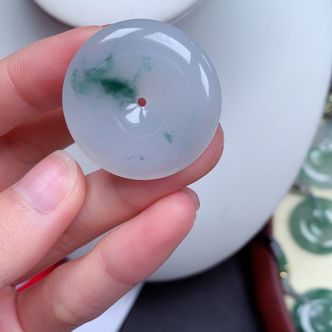 翡翠颈饰未镶嵌平安扣