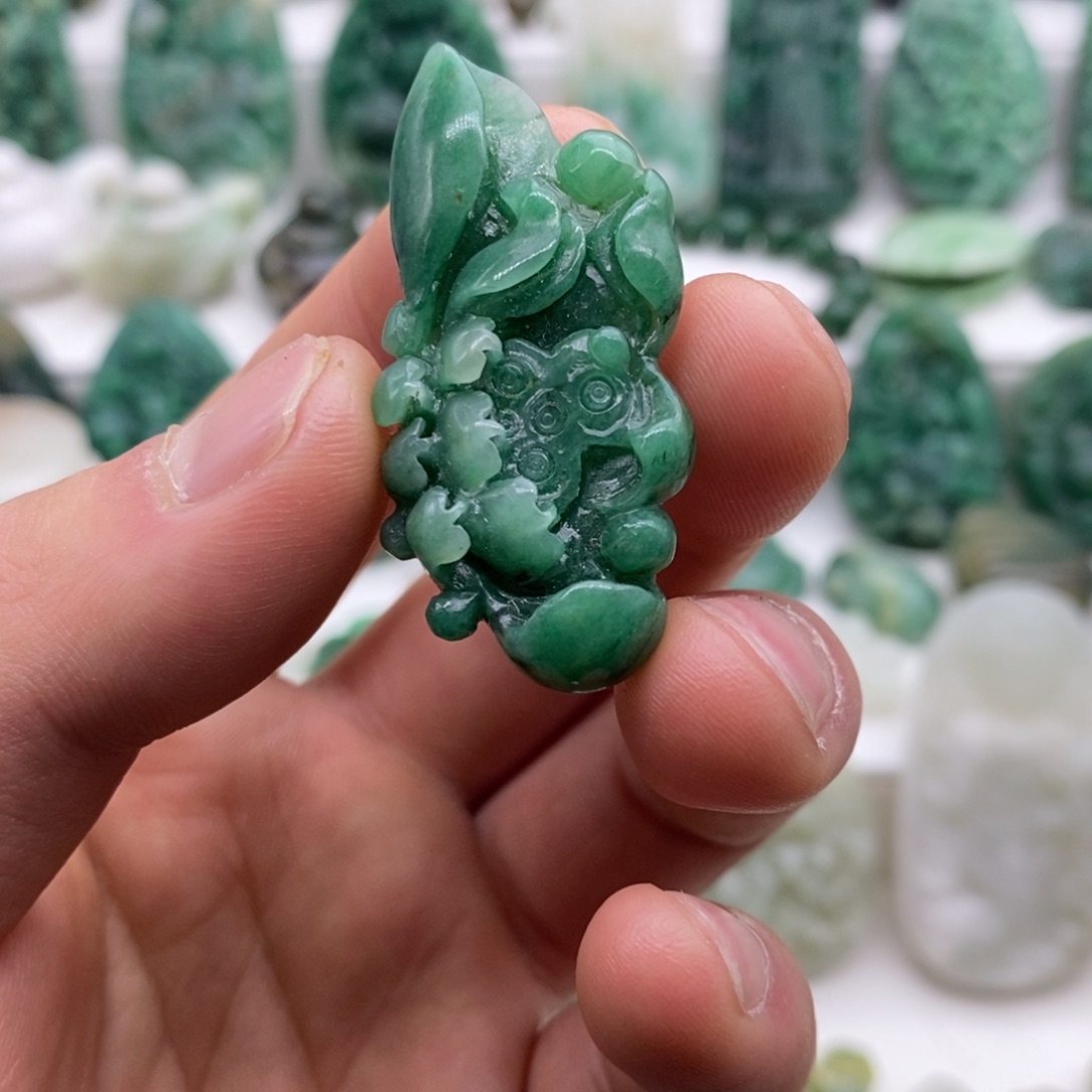 独山玉颈饰未镶嵌