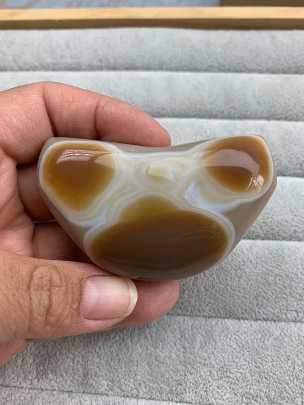 巴西缠丝玛瑙三眼牛角珠