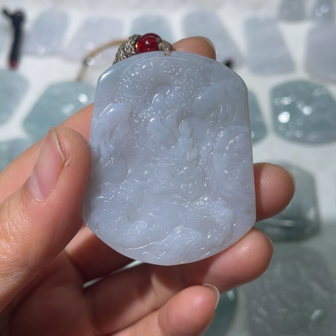 翡翠未镶嵌颈饰龙牌
