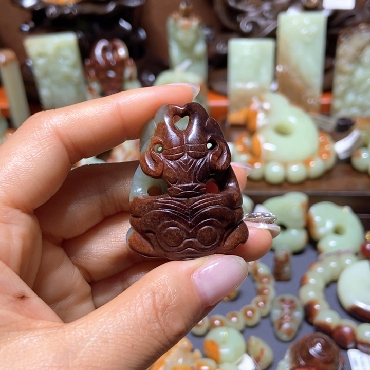 岫岩河磨玉（透闪石质玉）未镶嵌把件