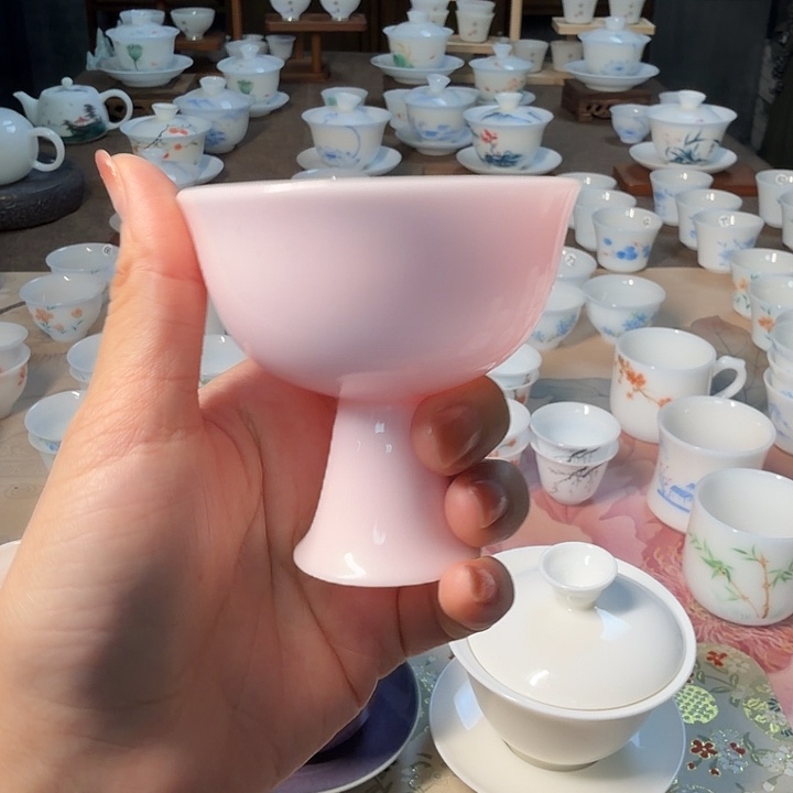 孤品默认微瑕粉色高脚杯冰种