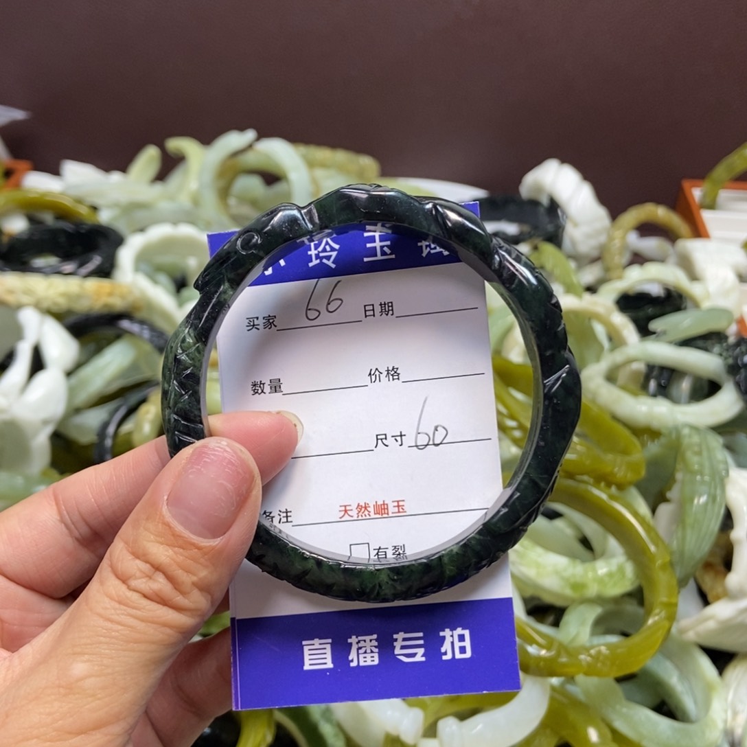 蛇纹石玉手镯未镶嵌