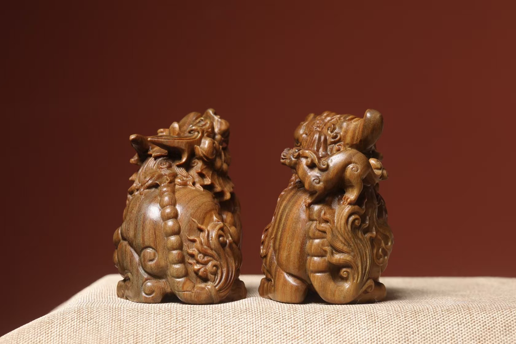天然绿檀子母貔貅香味家居办公装饰品实木