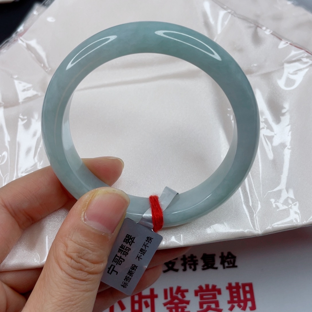 翡翠未镶嵌手镯蓝