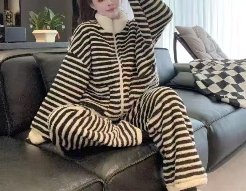 滨莉家【条纹家居】冬季时尚立领保暖宽松拉链家居服
