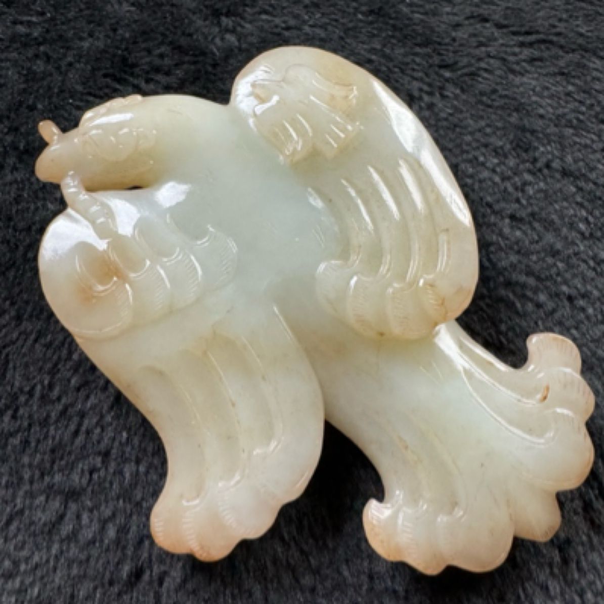 8E4 明 白玉带黄沁圆雕凤鸟摆件