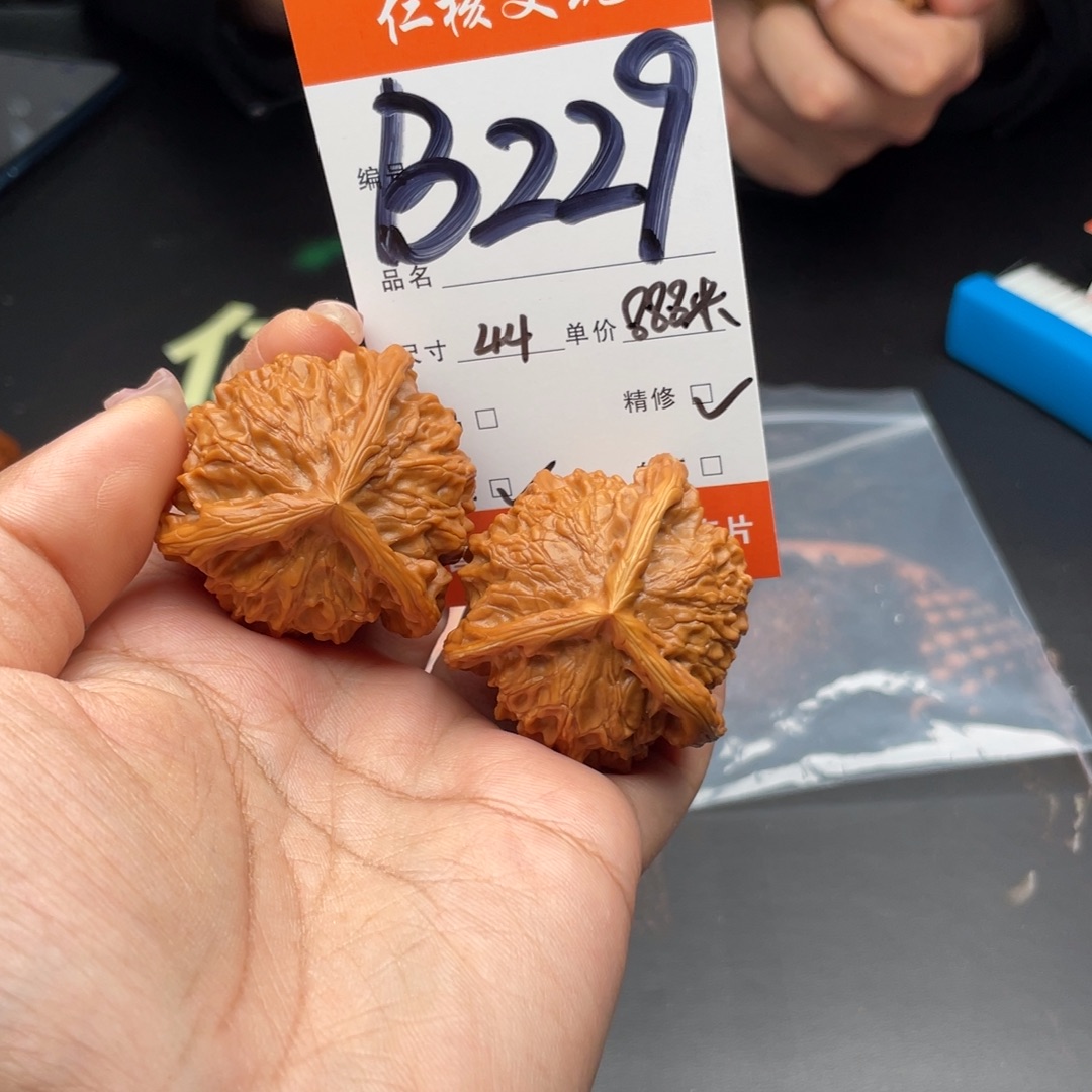 强****文玩核桃把件44尺寸三棱盘山