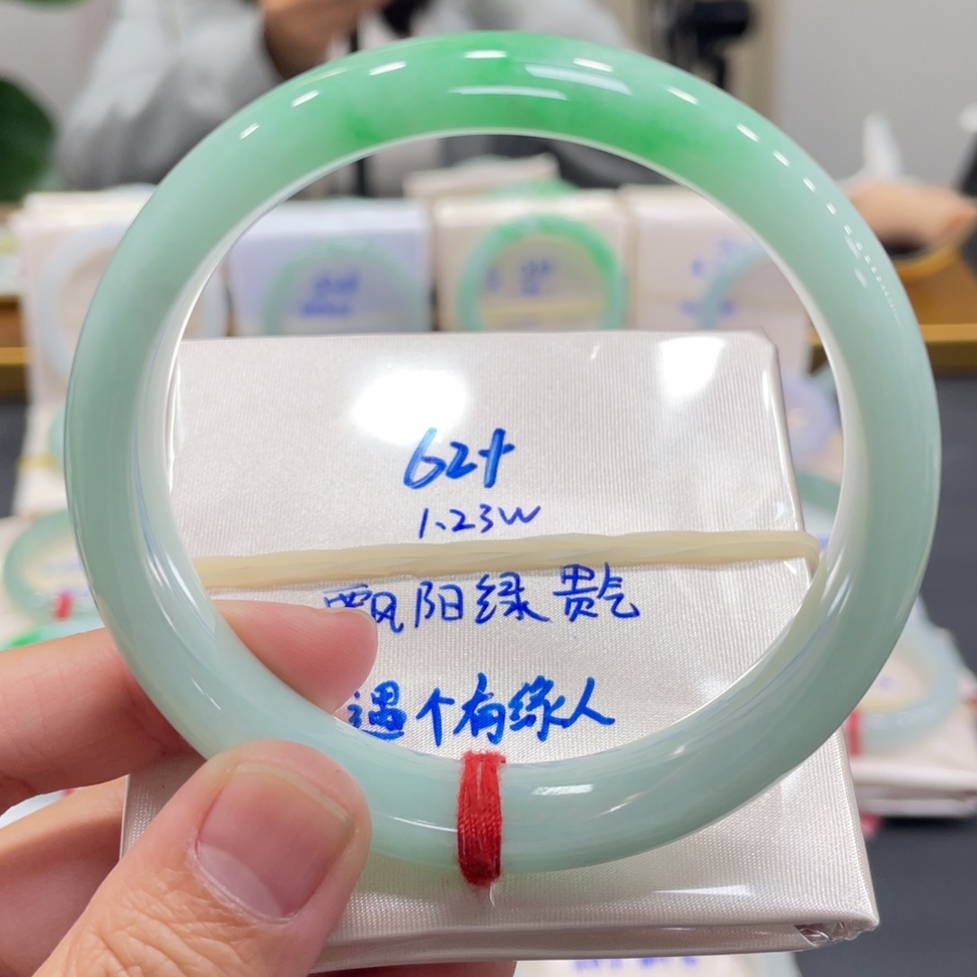 翡翠未镶嵌手镯翡翠