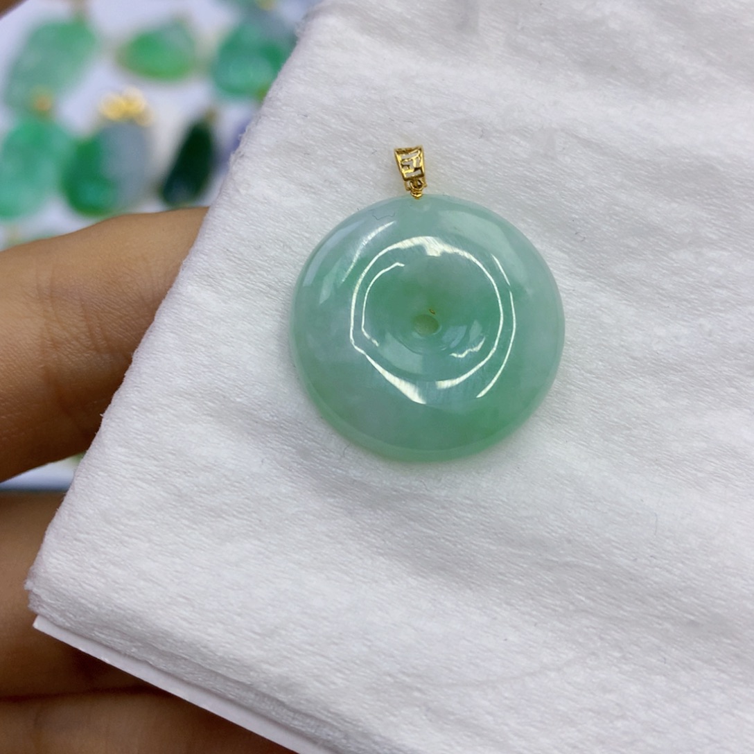 翡翠18K金镶嵌颈饰翡翠