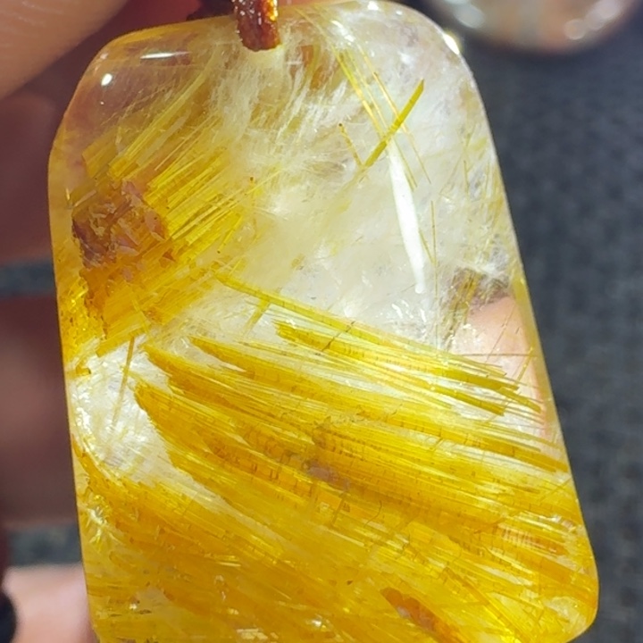 未镶嵌颈饰水晶烛*