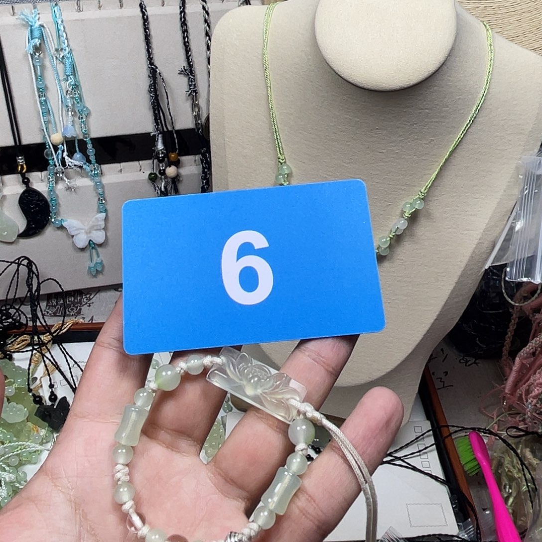 不***床蛇纹石玉合金颈饰