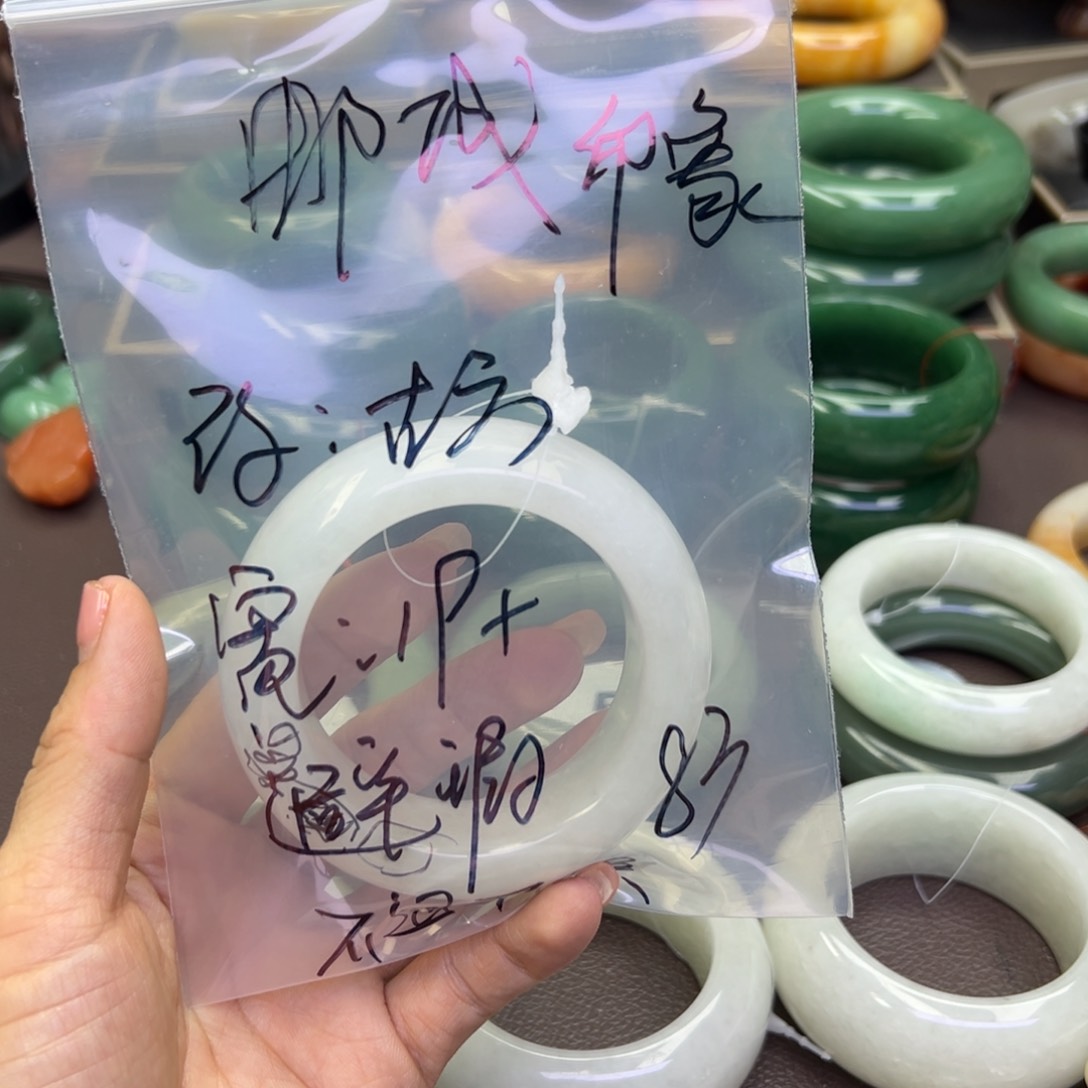 未镶嵌手镯石英岩玉邮**象