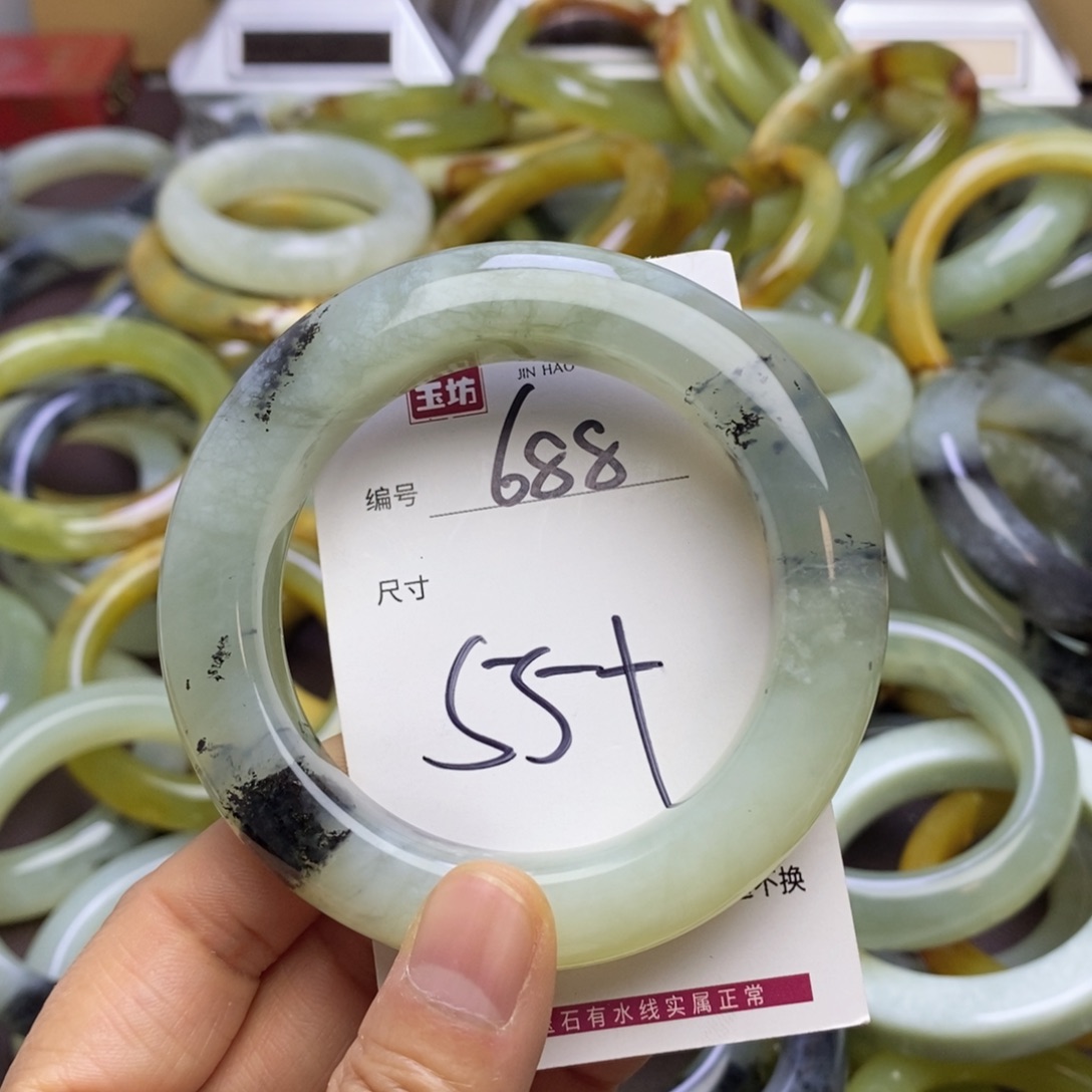 蛇纹石玉未镶嵌手镯