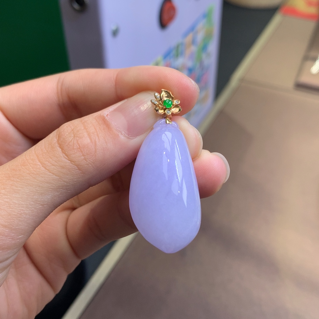 翡翠18K金镶嵌颈饰翡翠