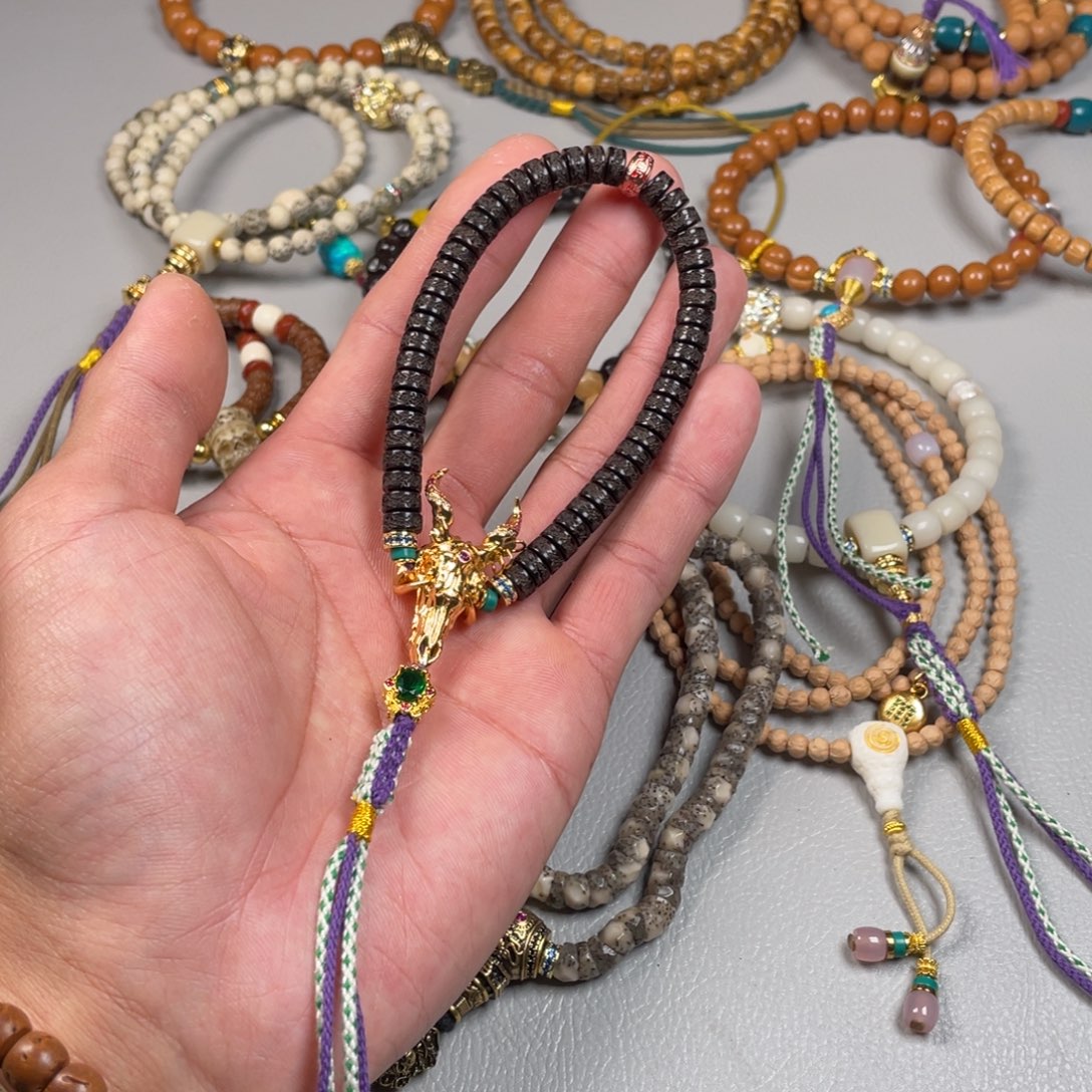 吊坠椰蒂。。。。。。。。。。。