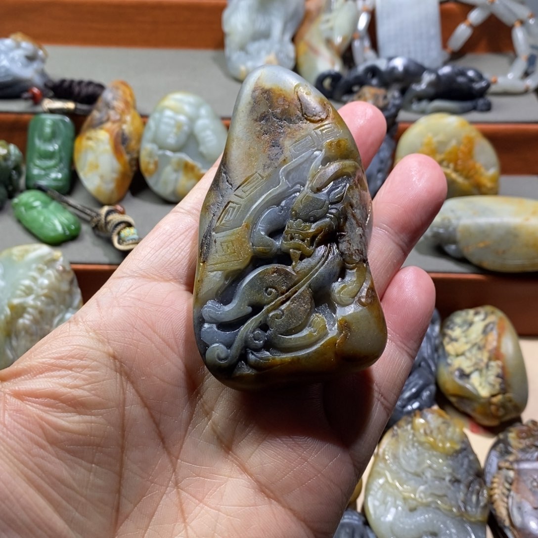 杨***乐和田玉未镶嵌把件