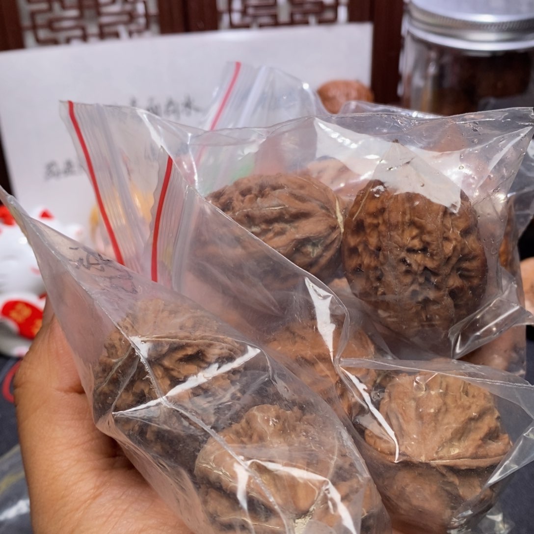 文玩核桃把件核桃140瑕疵阴皮一共四队