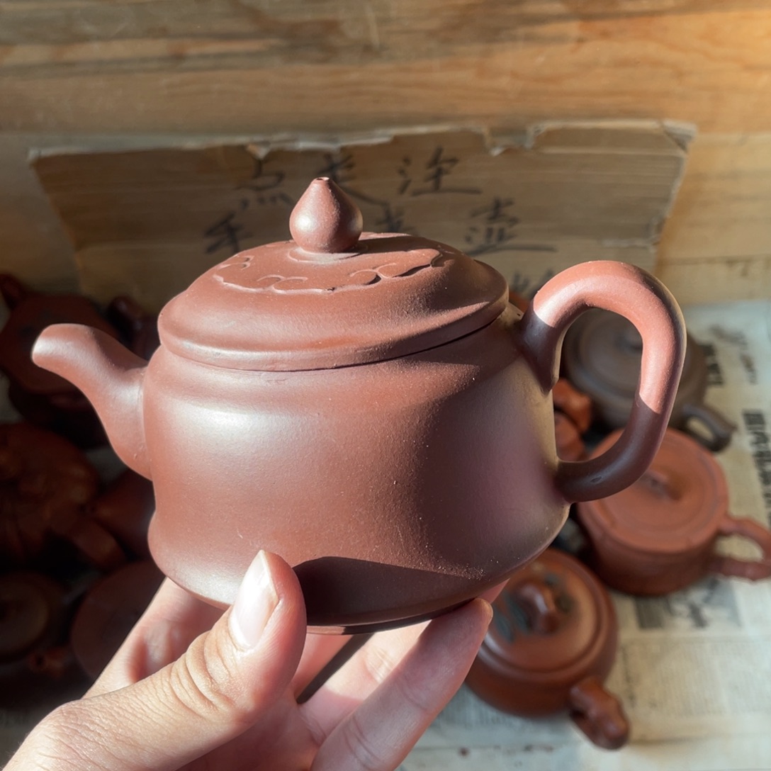 茶壶紫砂老厂紫砂壶一件。