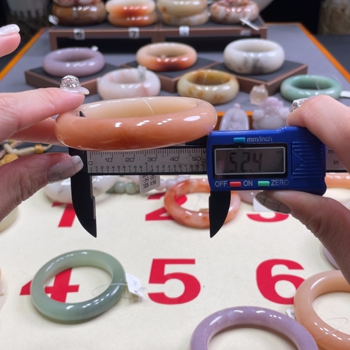 未镶嵌手镯石英质玉