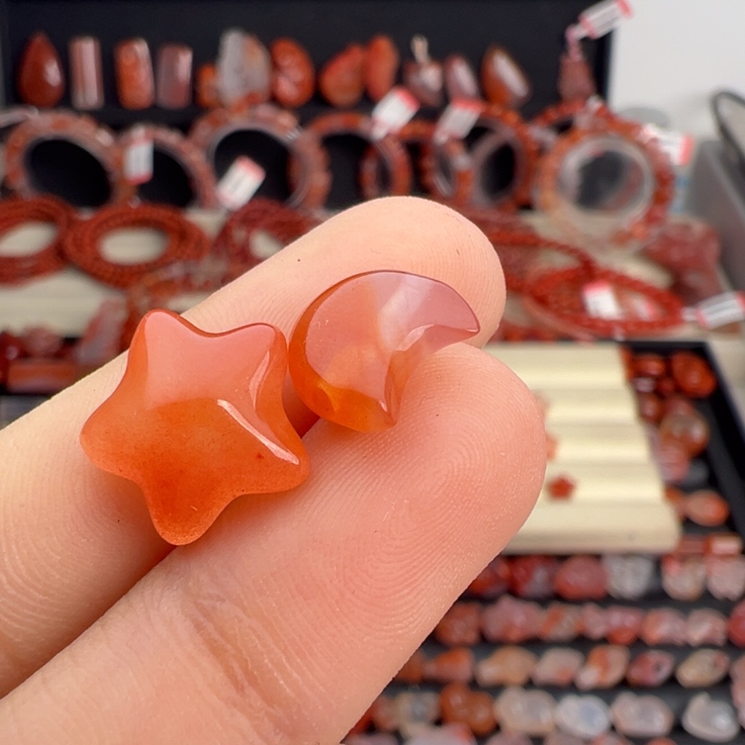 剜***果南红玛瑙未镶嵌颈饰两颗