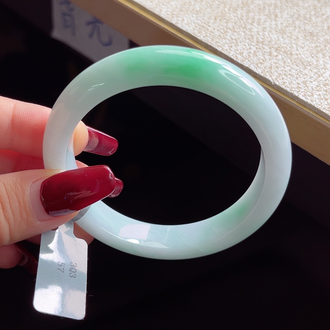 翡翠手镯未镶嵌手镯