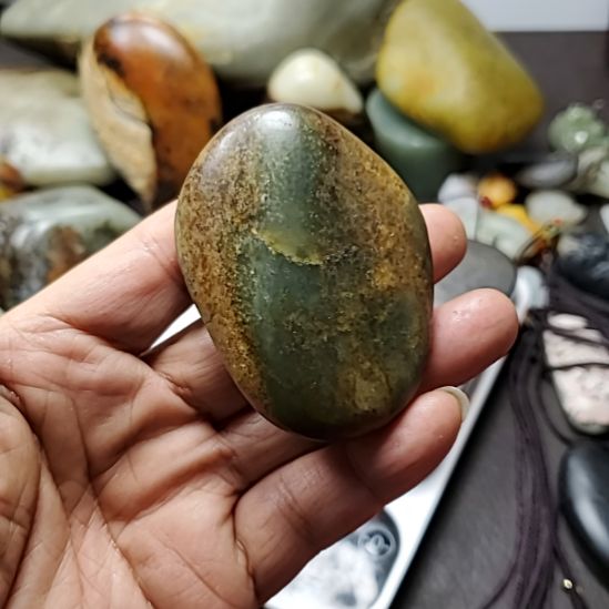 和田玉未镶嵌把件