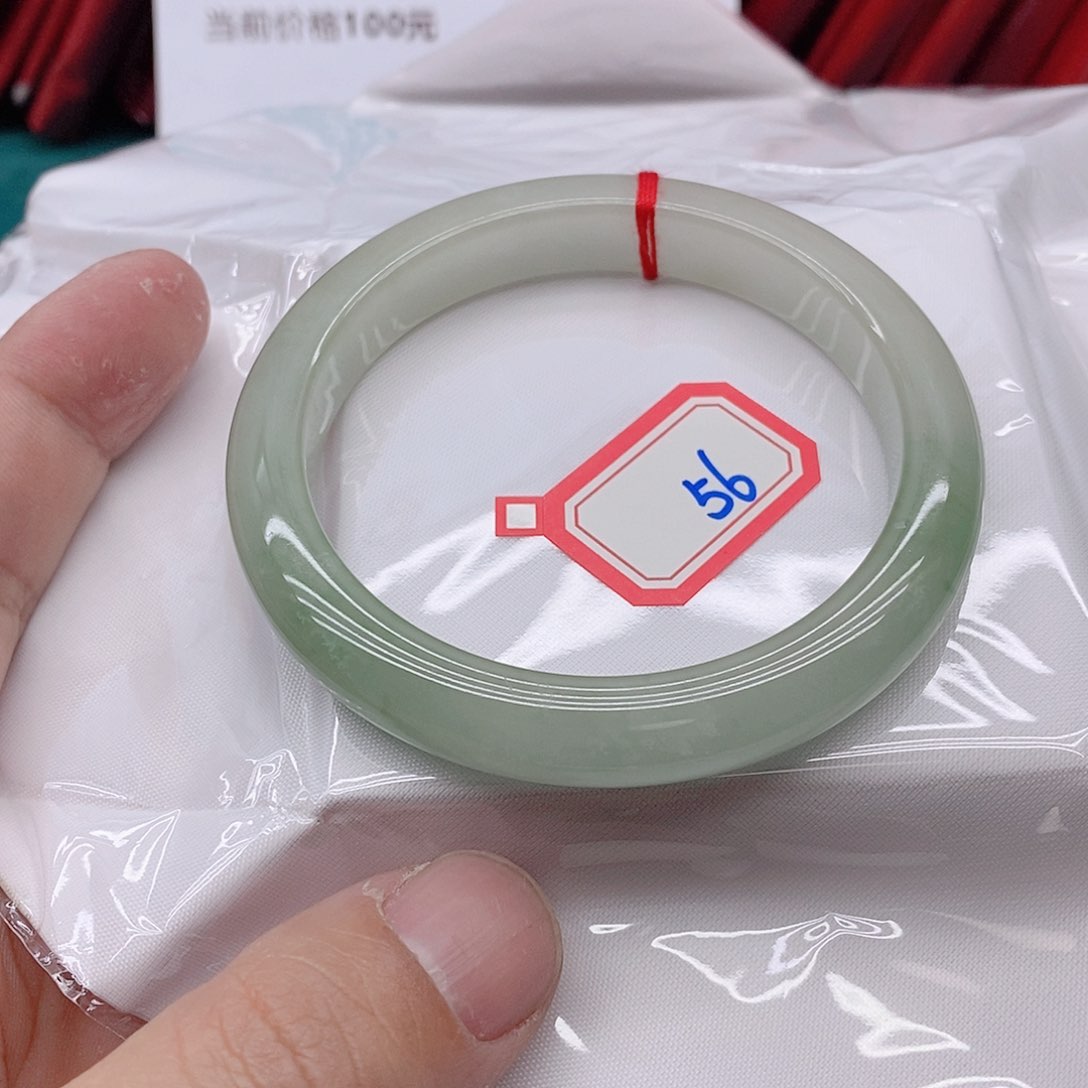 翡翠手镯未镶嵌恍**世5666666666