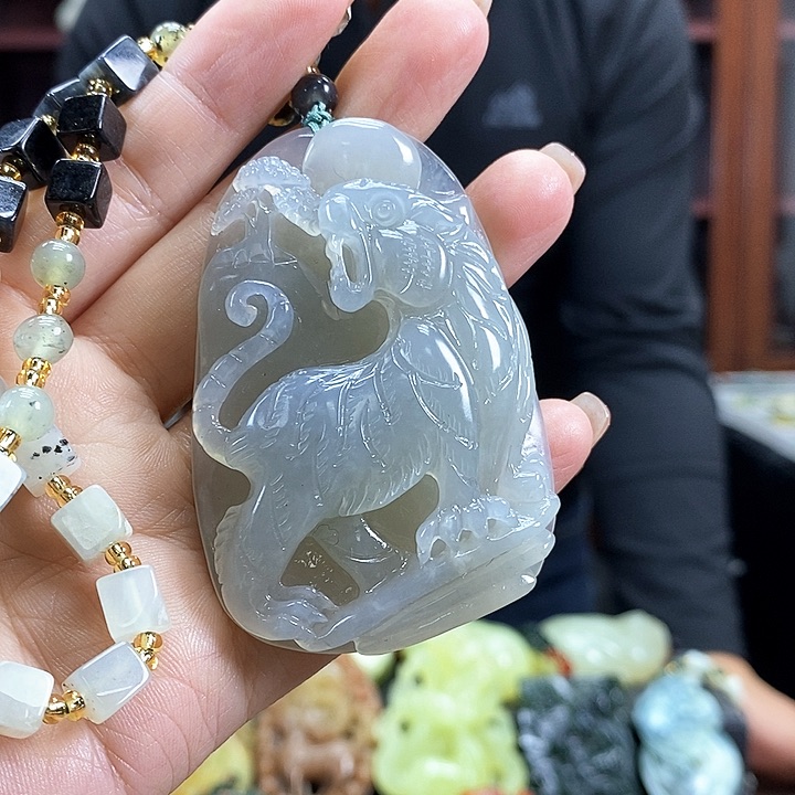 蛇纹石玉吊坠未镶嵌