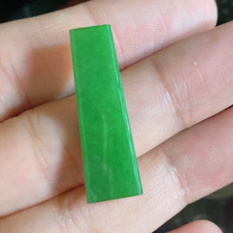 缅甸天然A货翡翠阳绿梯形无事牌30.6*10.3*2.9
