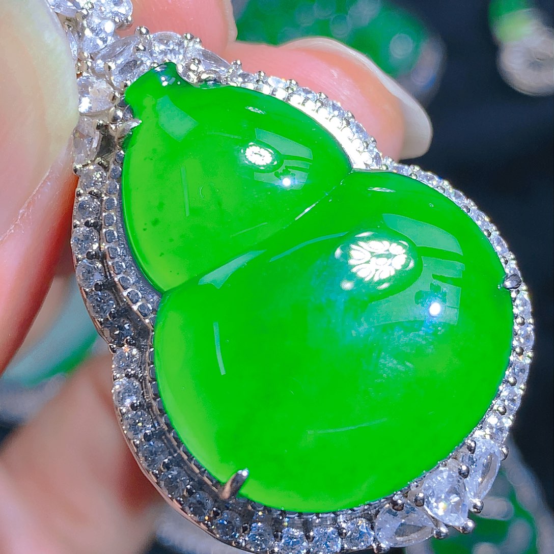 翡翠颈饰银S925镶嵌吊坠