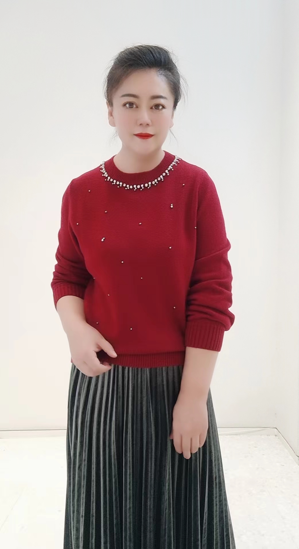 冬季新款加厚毛衣时尚休闲百搭钉珠圆领套头针织衫宽松版女装